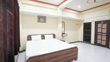 5 bedrooms, WiFi, bed sheets