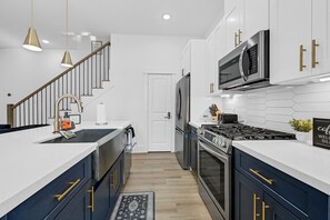 Frigorífic, microones, forn i placa de cuina