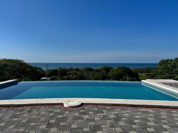 حمّام سباحة خارجي