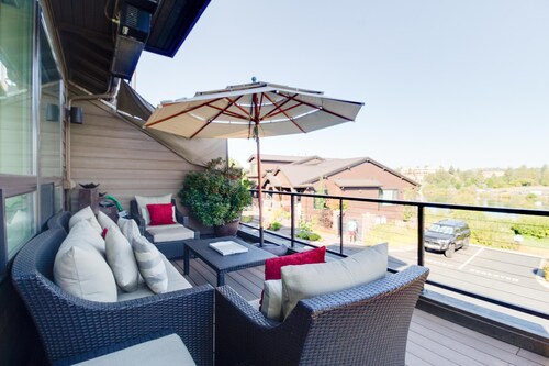 Crestline - Gorgeous River, Mtn, Old Mill views