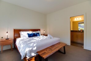 4 dormitoris, escriptori i planxa i posts de planxar