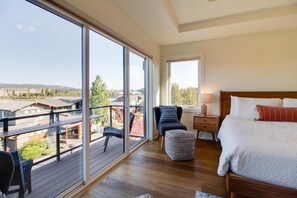 4 Schlafzimmer, Schreibtisch, Bügeleisen/Bügelbrett, Reisekinderbett