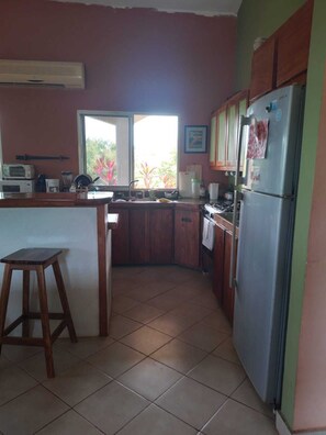 Een magnetron, een kookplaat