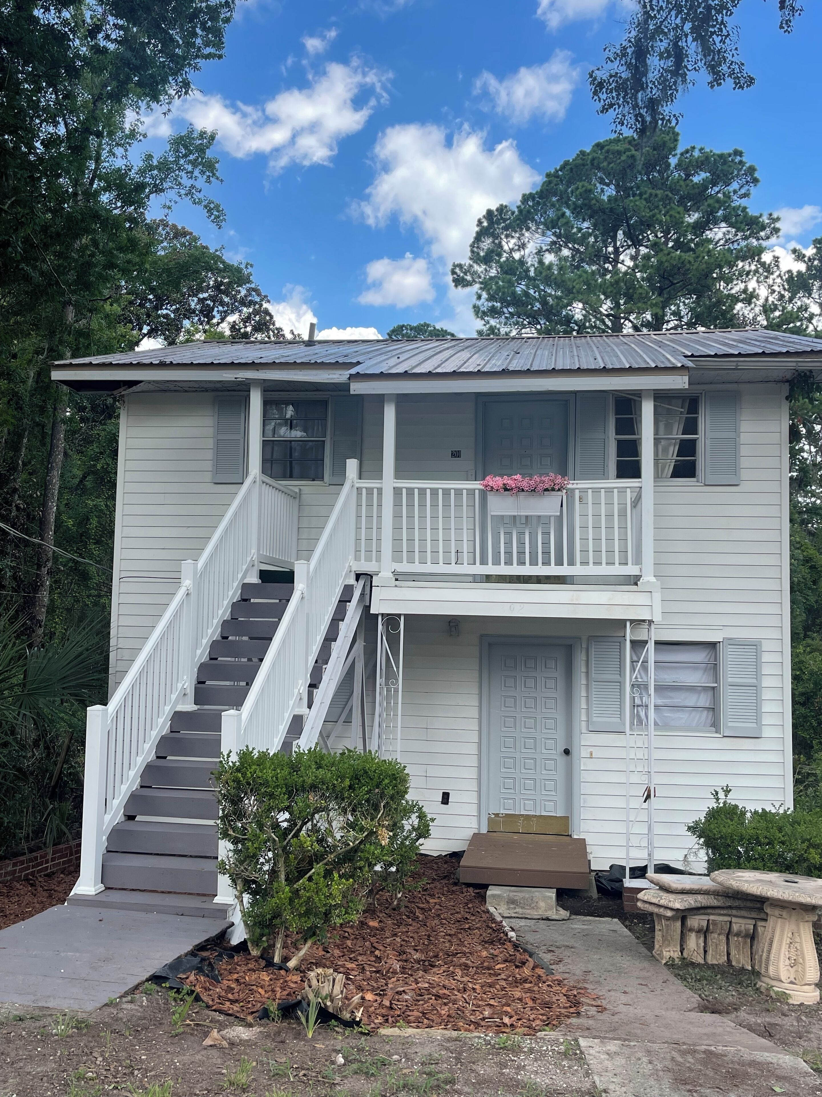 Luxurious 2-bedroom apartment in enchanting Lake City 