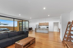 Interior - A Box of Moonlight Stylish Holiday Home (Apollo Bay)