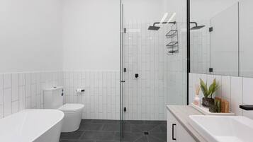 Shower, shampoo