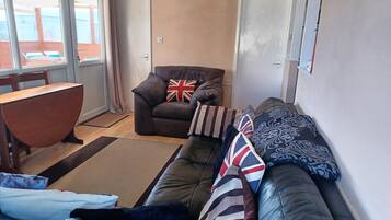 Älytelevisio, videopelejä, kirjoja, videokirjasto