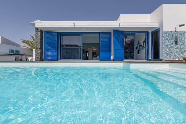 Outdoor pool, a heated pool - Villa LunaMoon (Playa Blanca)