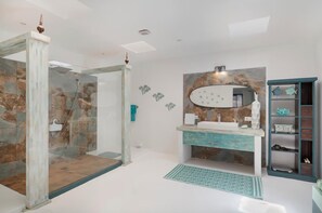 Towels, soap, shampoo, toilet paper - Villa LunaMoon (Playa Blanca)