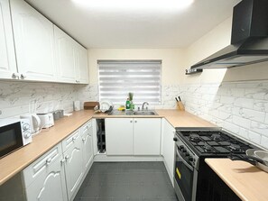 Kühlschrank, Mikrowelle, Ofen, Toaster