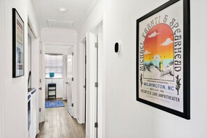 Interior - Yellow Swann cozy cottage minutes from Live Oak Pavilion! (Wilmington)