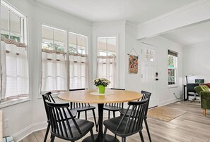 Dining - Yellow Swann cozy cottage minutes from Live Oak Pavilion! (Wilmington)