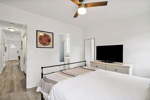 3 bedrooms, desk, travel crib, WiFi