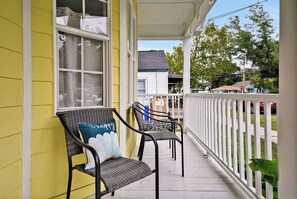 Property grounds - Yellow Swann cozy cottage minutes from Live Oak Pavilion! (Wilmington)