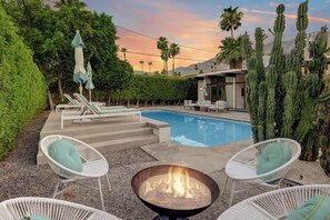 Outdoor pool, a heated pool - PS ART House in Twin Palms (Palm Springs)
