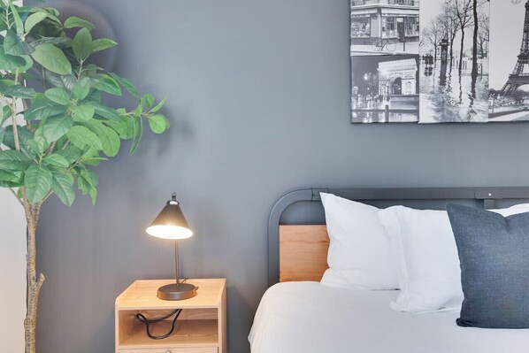 2 bedrooms, desk, iron/ironing board, WiFi