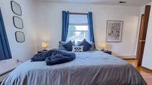 4 bedrooms, desk, iron/ironing board, travel crib - Elegant 4BR Princeton Escape • Game Rm • Big Yard (Princeton)