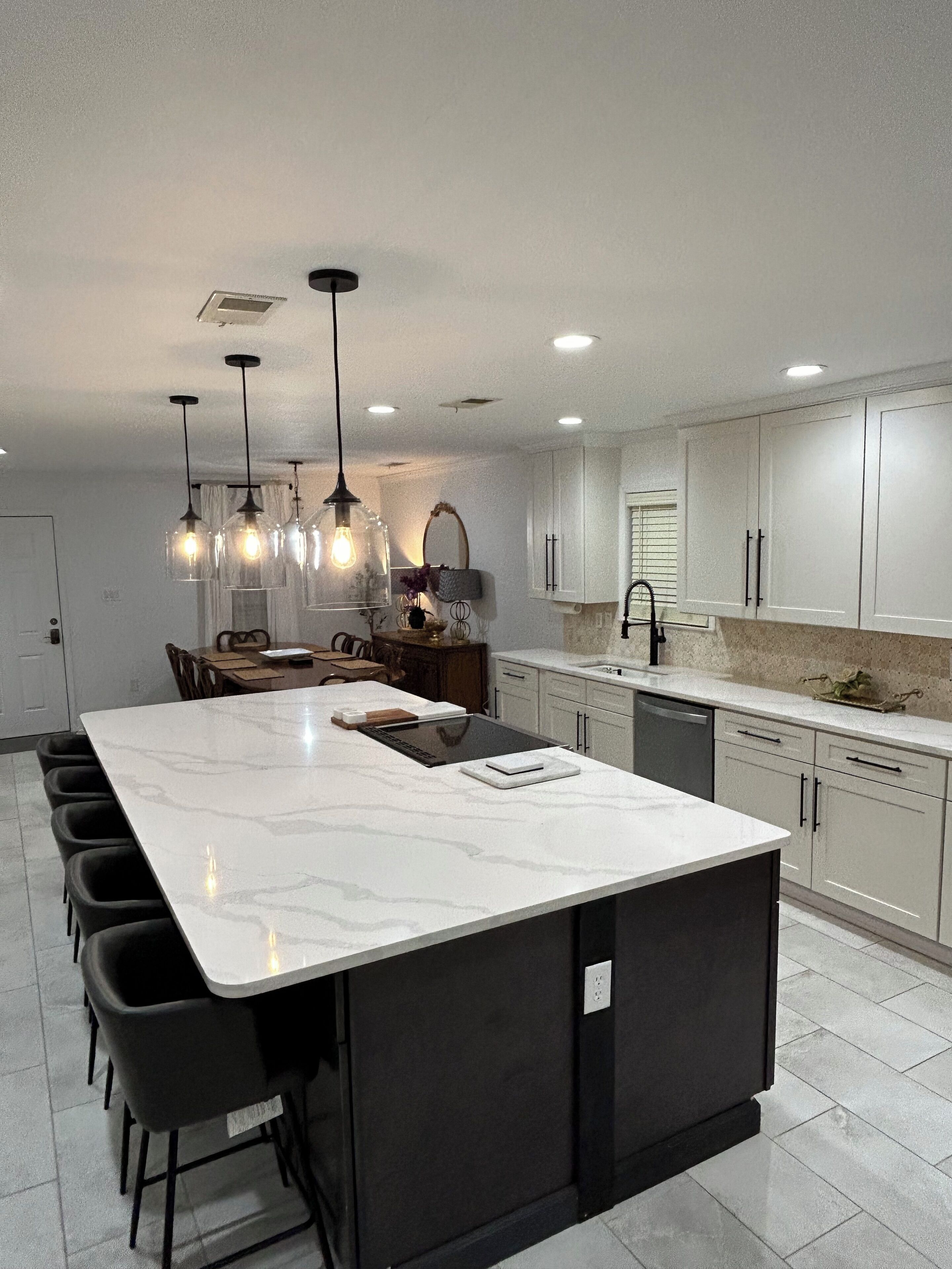 Charming 3-bedroom house in Pleasant Memphis with a spacious backyard. 