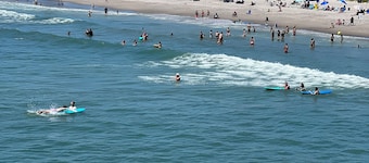 Coastal 3 Bedroom, heated pool, walk to the beach and restaurants