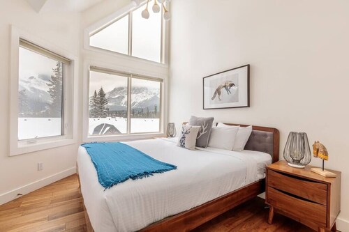 2BR/2FLR Modern Alpine Condo with Gorgeous View
