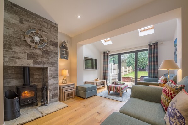 TV, fireplace - Blossom Cottage, Brancaster, Norfolk (Brancaster)