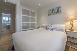 2 bedrooms, iron/ironing board, internet, bed sheets - Blossom Cottage, Brancaster, Norfolk (Brancaster)