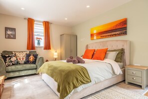 1 dormitorio, tabla de planchar con plancha, Internet y ropa de cama