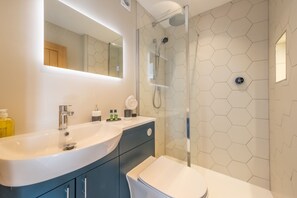 Shower, hair dryer, towels - In Focus, Titchwell, Norfolk (Titchwell)
