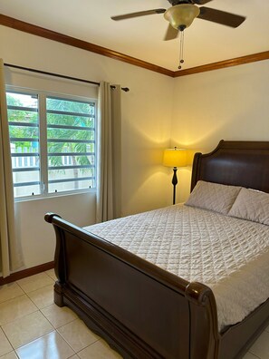 3 chambres, coffres-forts dans les chambres, bureau