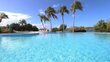 Vila premium, banheiro privativo, vista para o mar (Private Villa 604) | Piscina interna | Piscina externa