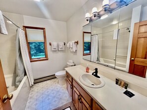 Secador de pelo y toallas