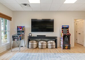 Games room - Breathtaking Lake Views w/Mesmerizing Sunsets (Winchester)