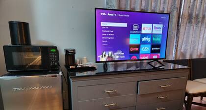 Charming 1-bedroom hotel with AC and WiFi in wonderful Lake George