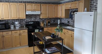 Spacious 3-bedroom vintage apartment in charming Saint Anthony