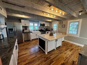 Micro-ondes, four, plaque de cuisson, lave-vaisselle