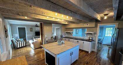 Island Life 2! 2024 remodeled home on Private Waterfront Kent Island Estate