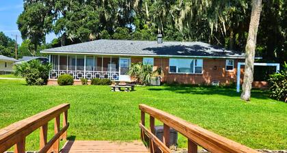 Cozy Tidal Creek Retreat- 3 Bedrooms with Bunk Beds