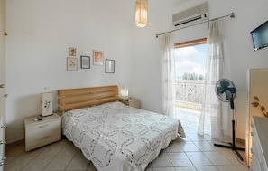 2 camere, culla da viaggio, lenzuola