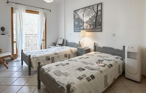 2 quartos, berço de viagem, roupa de cama