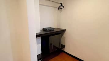 Standard Double Room | Laptop workspace, WiFi (free), bed sheets