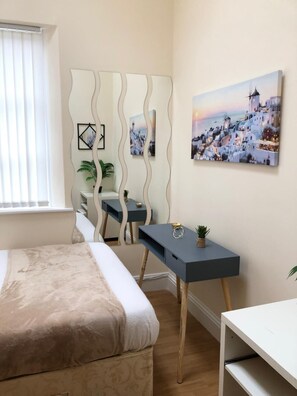 3 bedrooms, iron/ironing board, WiFi, bed sheets - Grand, Stylish 3 bed Apartment in Liverpool near Anfield stadium! (Liverpool)