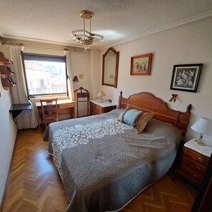 3 Schlafzimmer, Bügeleisen/Bügelbrett, WLAN, Bettwäsche
