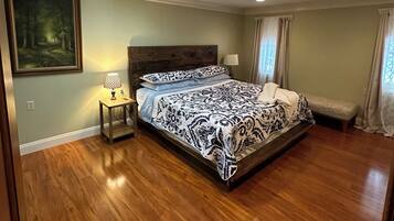 3 bedrooms, iron/ironing board, WiFi, bed sheets