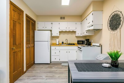 Stunning & Stylish Downtown Studio - Highland Park