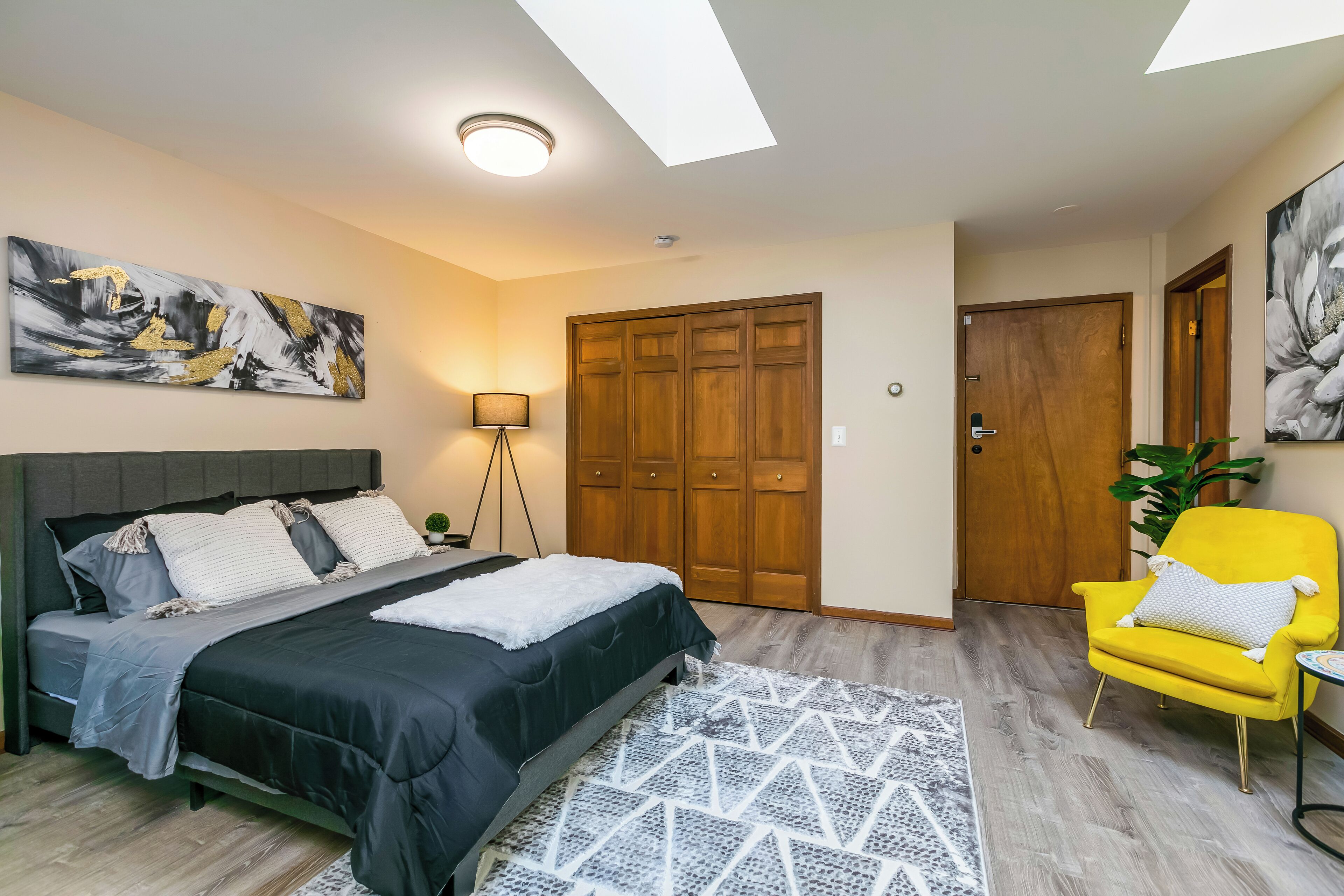 1 habitación, tabla de planchar con plancha, wifi y ropa de cama 