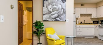 Stunning & Stylish Downtown Studio - Highland Park