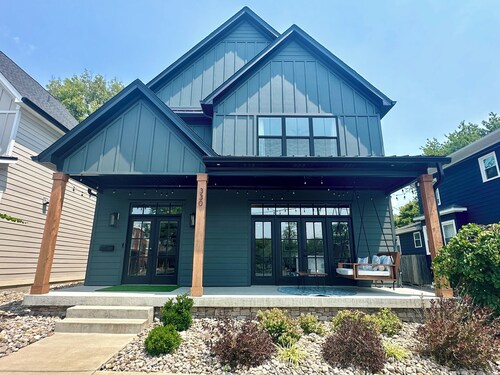 New Modern Construction Home Near Everything!