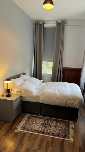 2 bedrooms, desk, iron/ironing board, travel cot - Modern 2 Bedroom Apartment- Dublin City (Dublin 1)