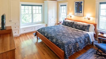 4 bedrooms, desk, iron/ironing board, free WiFi