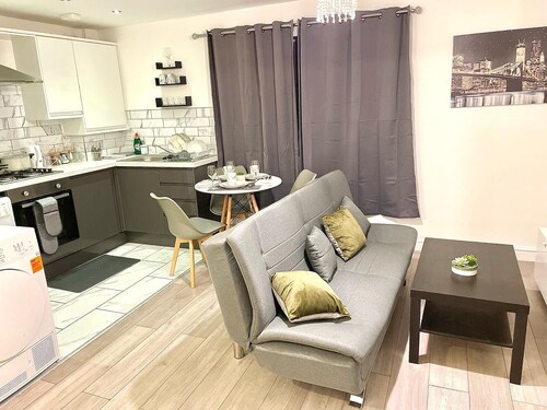 Modern Stylish 3 Bedroom Detached House Doncaster